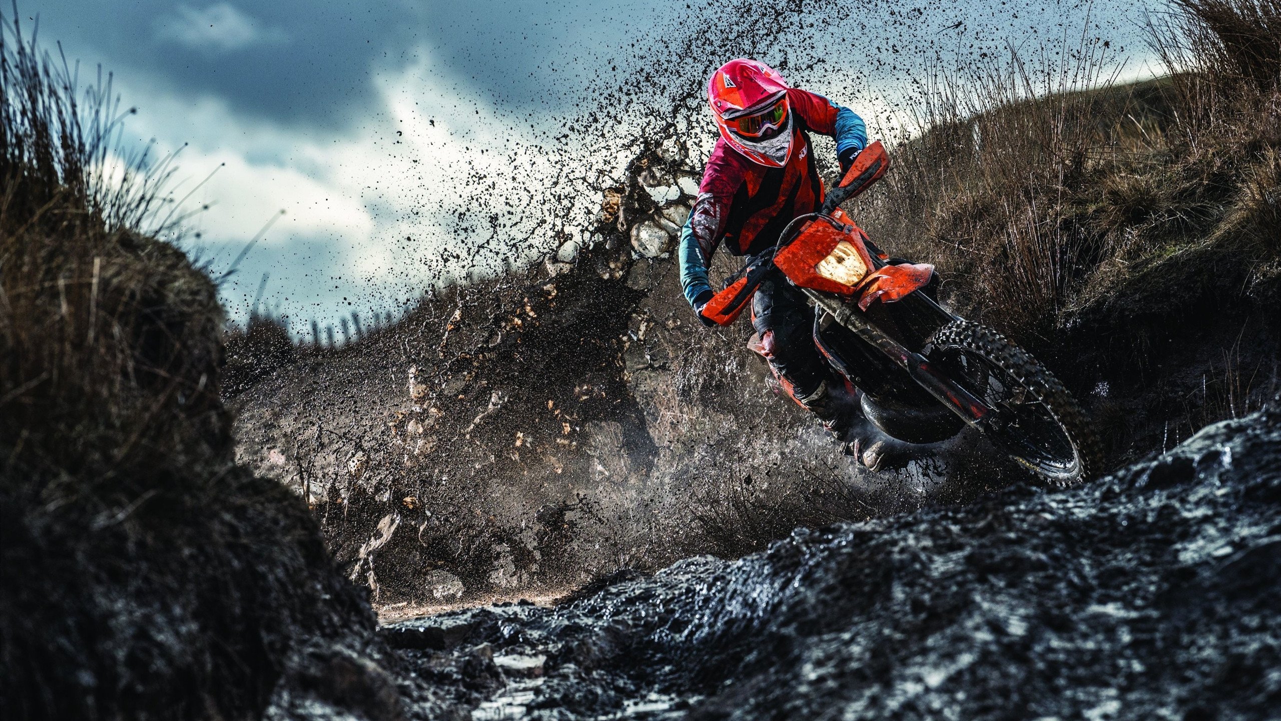 中国足球职业联赛球队伤病防护体系完善，中国足球队受伤